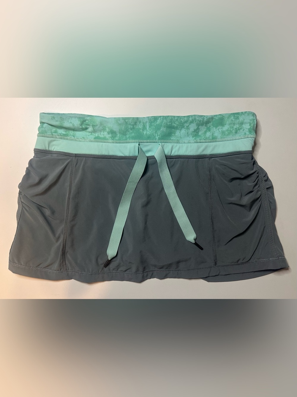 Vintage Lululemon Run Energy Skirt Skort Charcoal Gray Mint Green Size 8